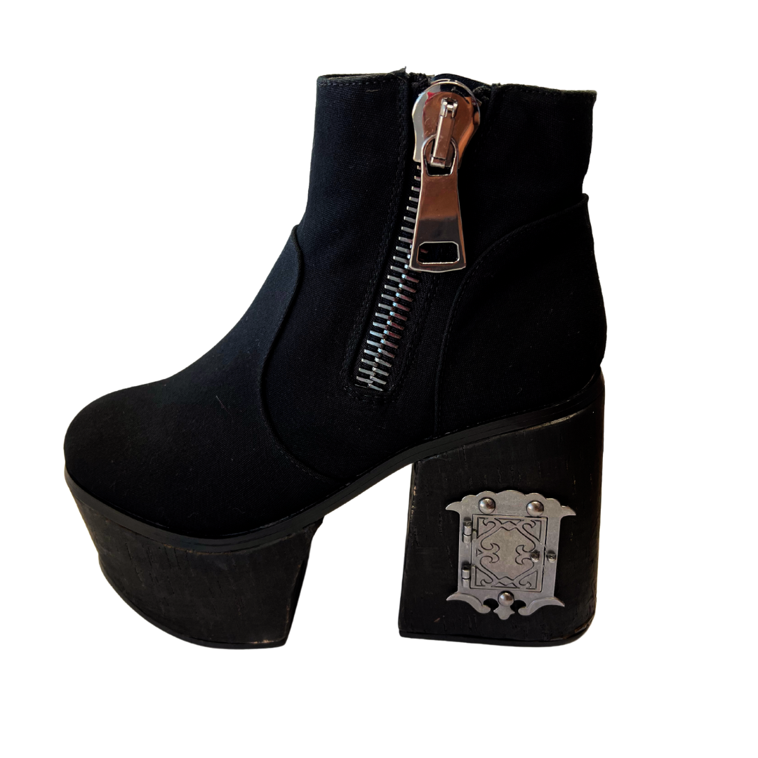 VOYAGE PORTAL Black Ankle Boots